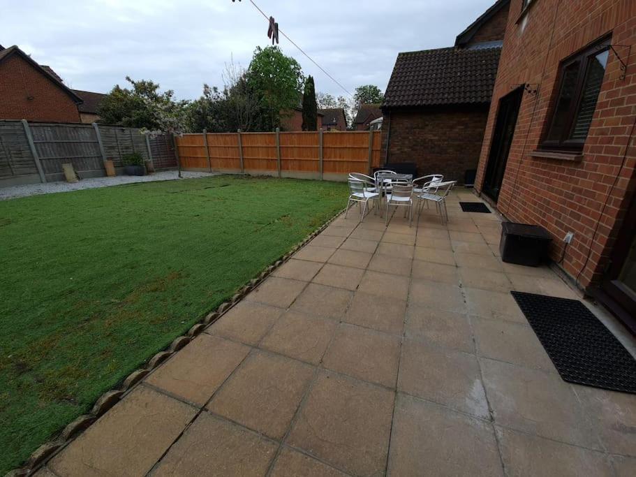 London Luxury 6 Bedroom Family House Sleeps 12 People Parking For 4 Cars Close To Tube. Чигуэлл Экстерьер фото