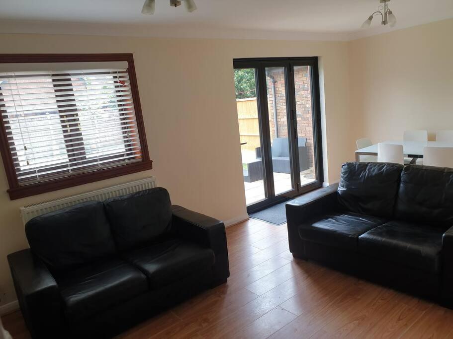 London Luxury 6 Bedroom Family House Sleeps 12 People Parking For 4 Cars Close To Tube. Чигуэлл Экстерьер фото